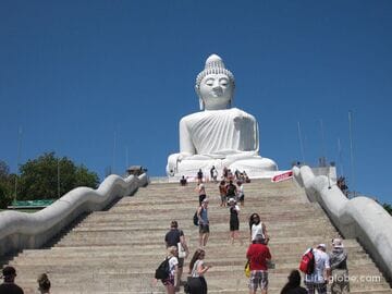 Big Buddha in Phuket. The hike to the big Buddha!