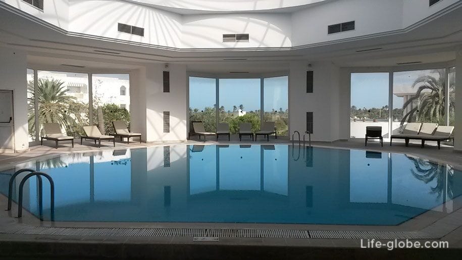 Крытый бассейн отеля Джерба Плаза, Тунис