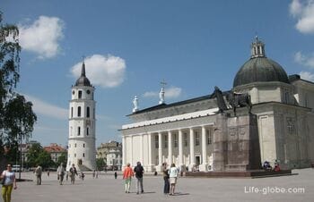 Кафедральная площадь Вильнюса (собор святого Станислава + колокольня собора)