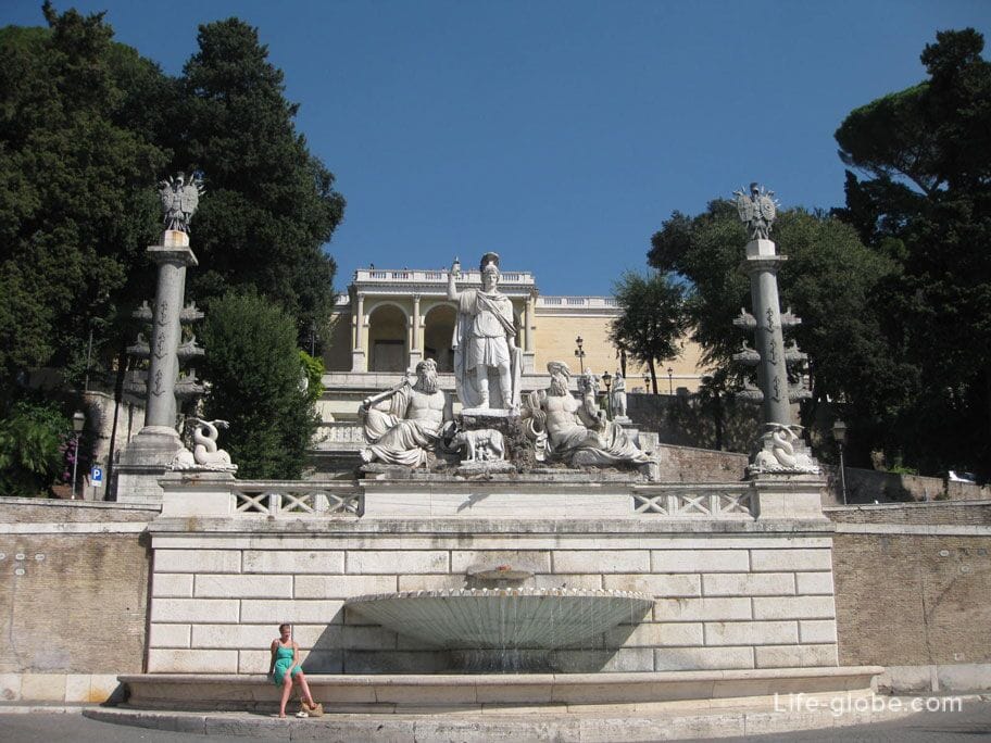 фонтан делла Деа ди Рома на площади Пололо