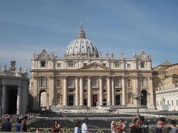 Vatican (Vaticano): Vatican square, St. Peter's Basilica, papal gardens, museums