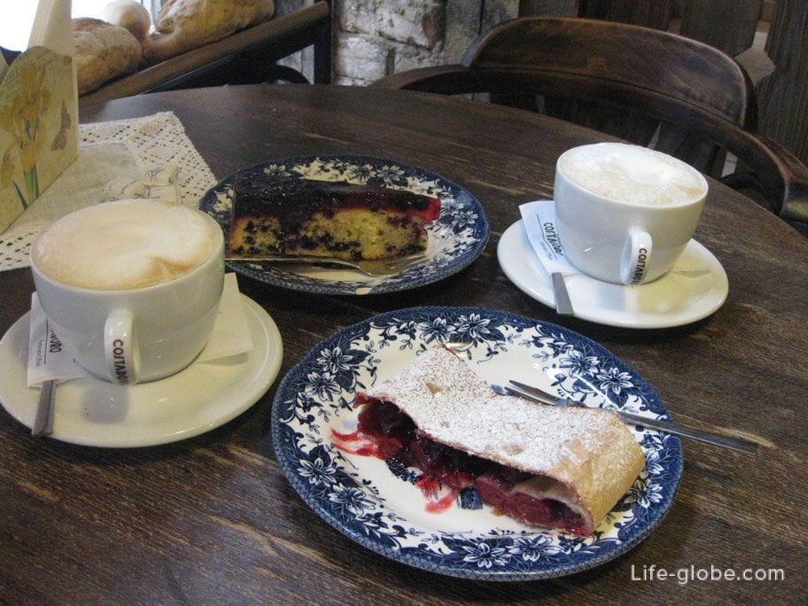 coffee and muffin in Riga