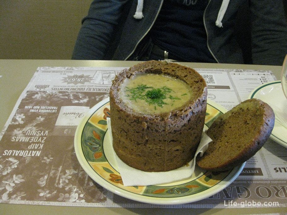 Lithuanian dishes - soup in bread