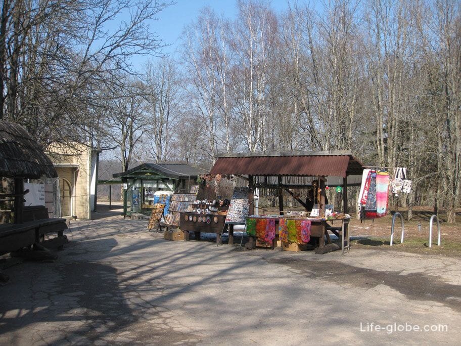 souvenir shops near the cable car in Sigulda