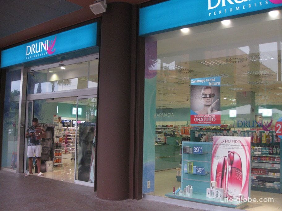outlet perfume and cosmetics store