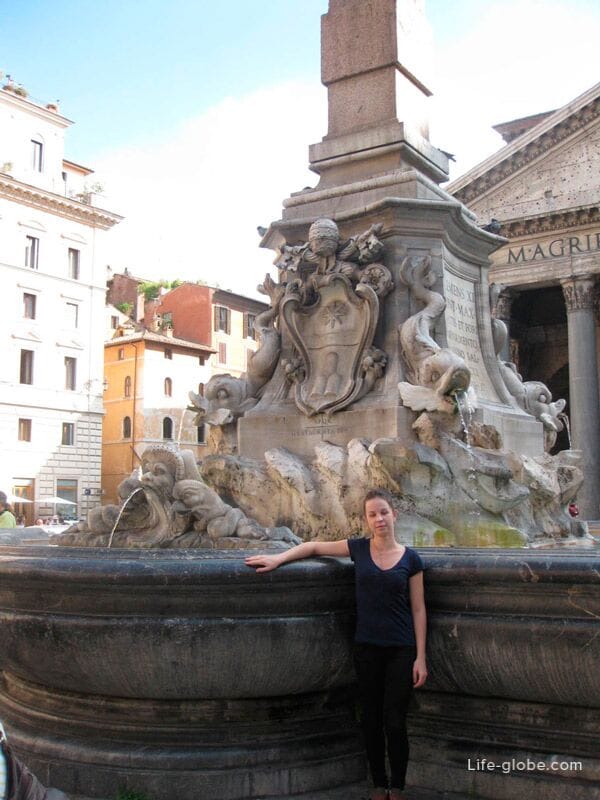 фонтан на площади Ротонды в Риме