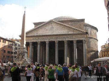 Pantheon in Rome - Temple of All Gods on the Rotunda Square