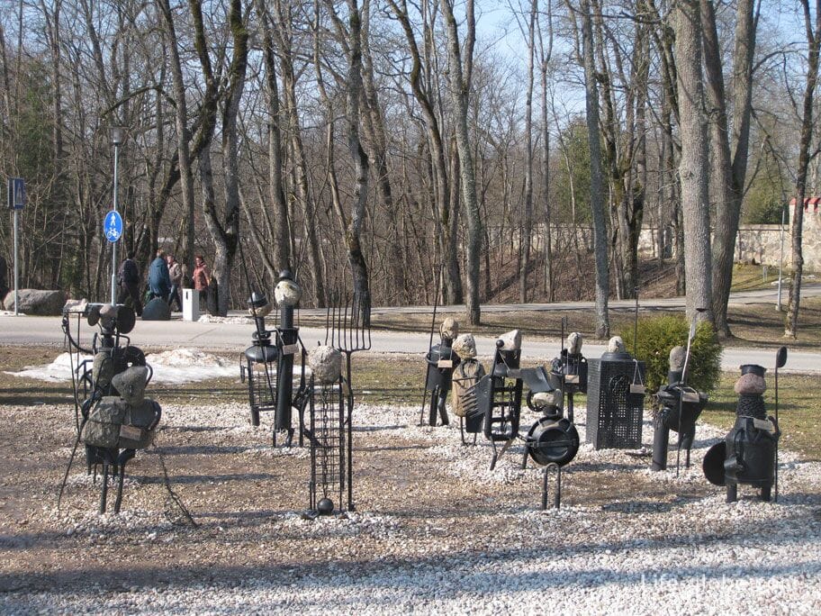 sculpture group Knight's Parade, Sigulda