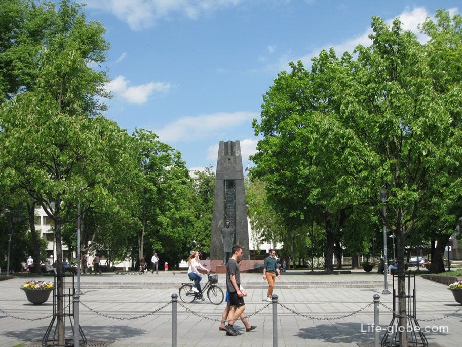 monument to Vintsas Kudirka Vilnius