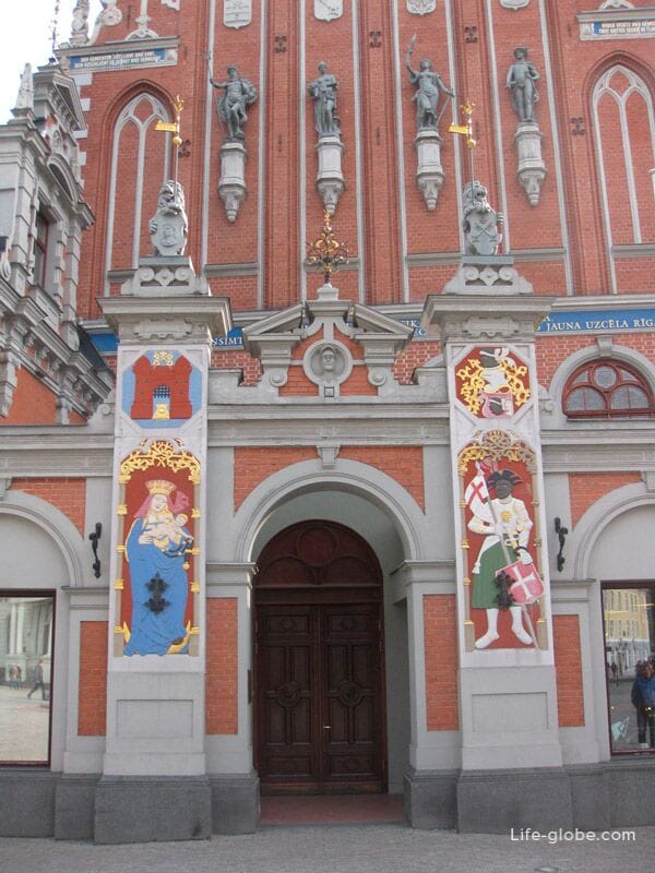 architecture of the house of the Blackheads in Riga