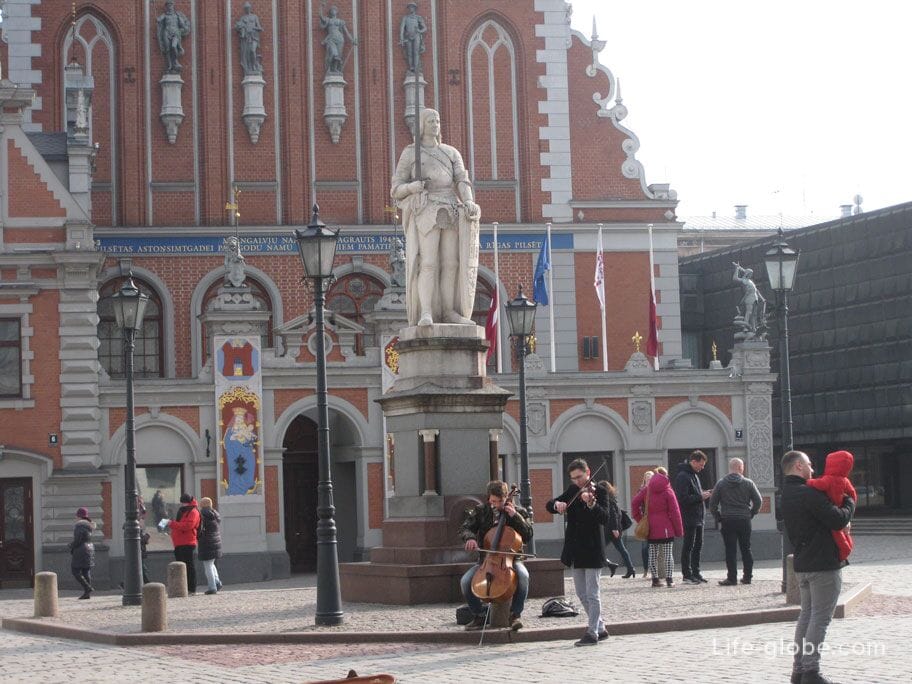 monument to Roland on the Town Hall Square in Riga