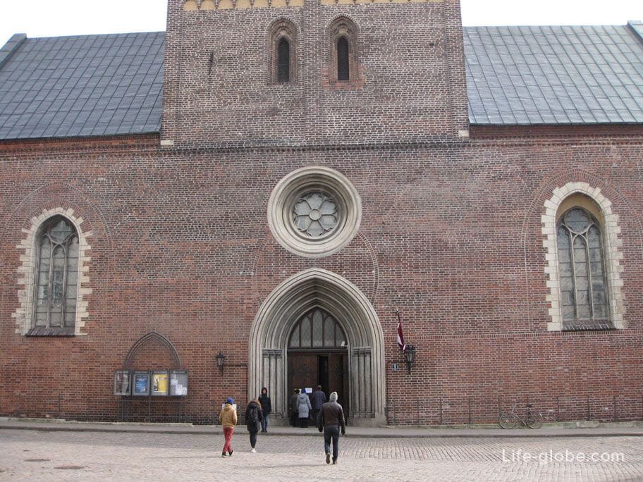 central arched entrance to the Dome Cathedral, Riga, Latvia