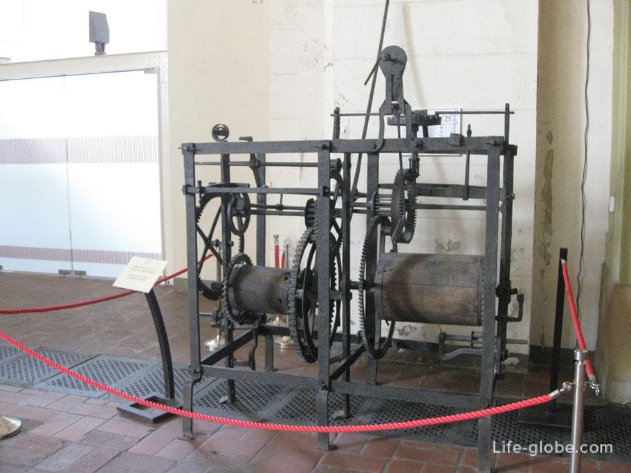an exhibit of the mechanism of the old tower clock in the Dome Cathedral