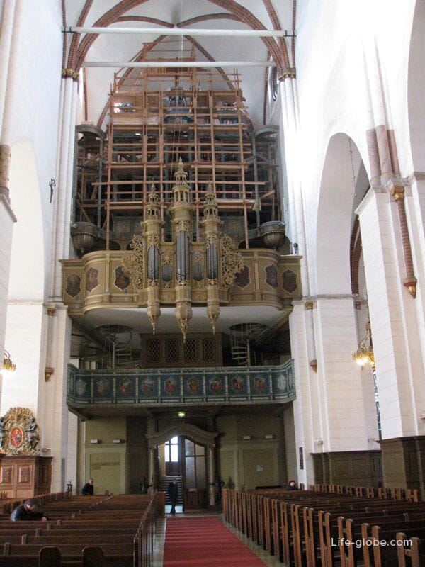 the organ of the Dome Cathedral