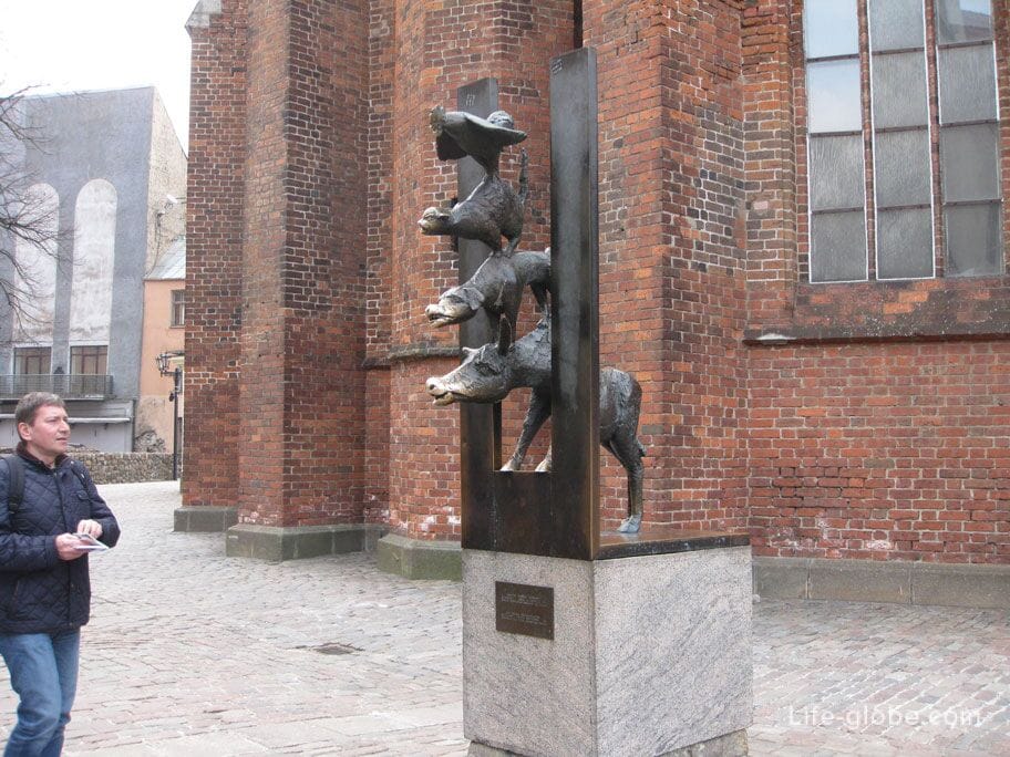 monument to the Bremen Town musicians in Riga