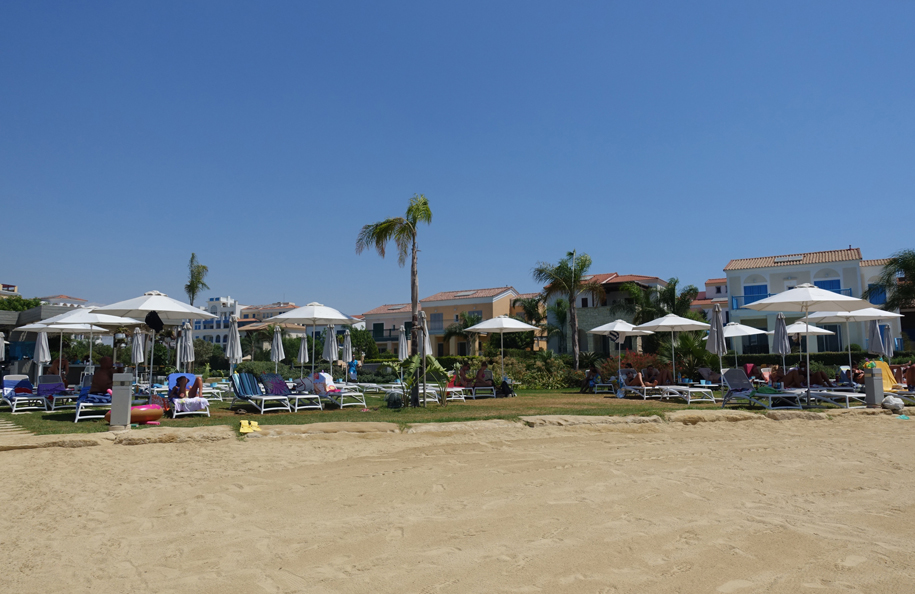 Пляж Лимассол Марина (Limassol Marina Beach) - самый пафосный пляж Лимасола