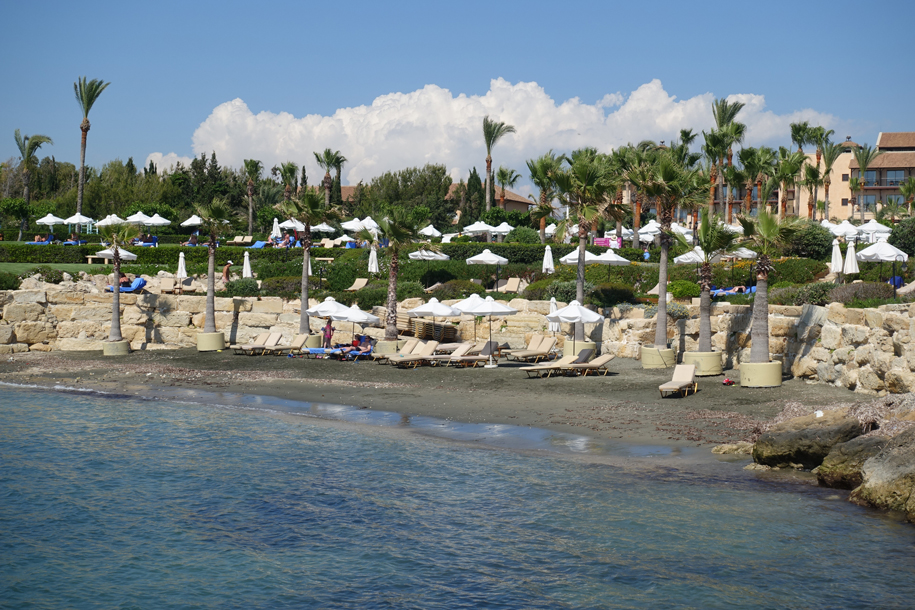 Пляж возле отеля Элизиум (Elysium), Пафос